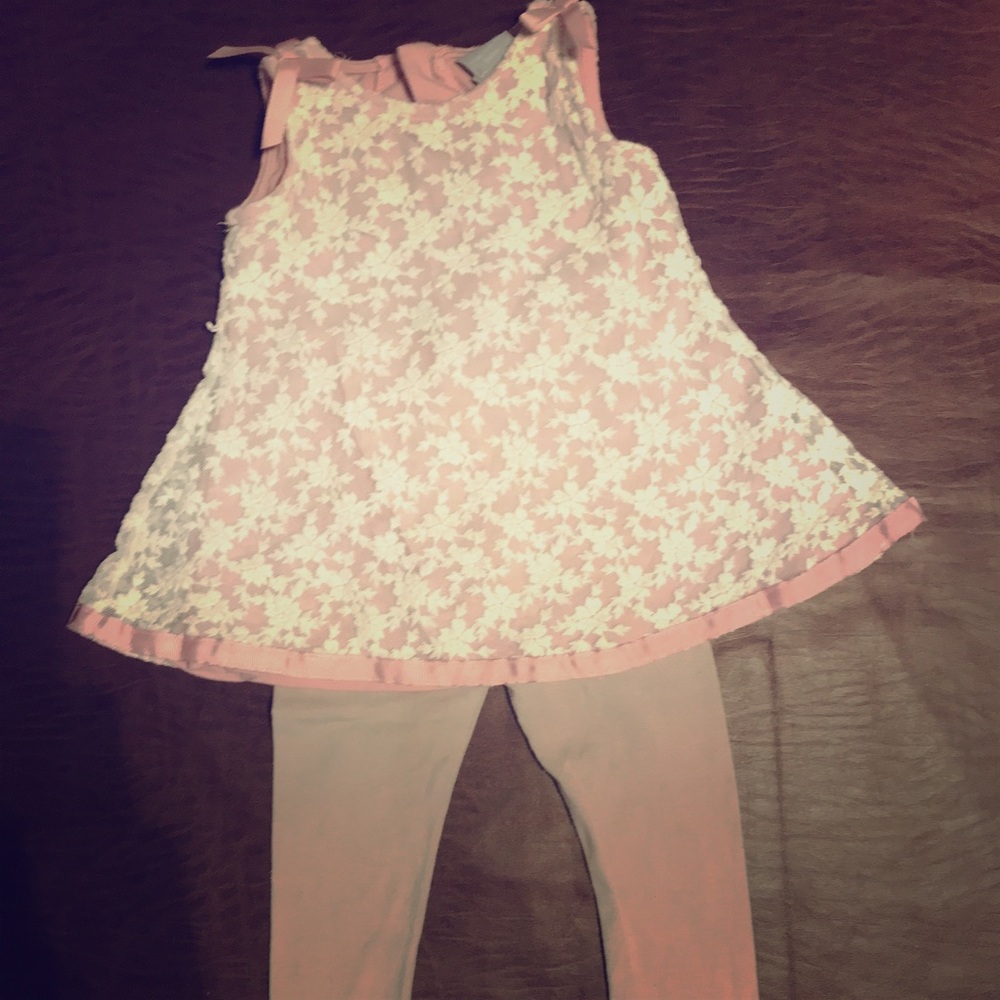 2piece set wears like 6-9mnths (actual sz 12mnth)